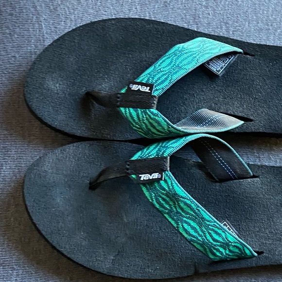 Teva flip flops sandals size 9. - Picture 14 of 14